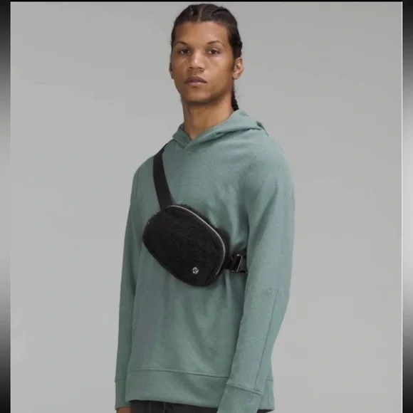 Lululemon Everywhere Belt Bag - Picture 6 of 8